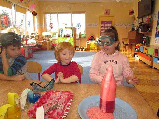 Grafika #19: Doświadczenia chemiczne z kolorami