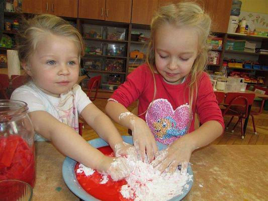 Grafika #24: Doświadczenia chemiczne z kolorami