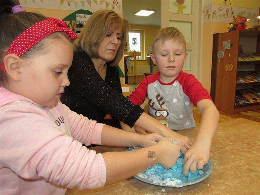 Grafika #25: Doświadczenia chemiczne z kolorami