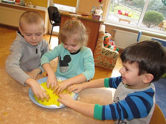 Grafika #26: Doświadczenia chemiczne z kolorami