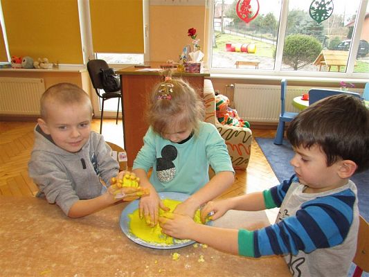 Grafika #28: Doświadczenia chemiczne z kolorami