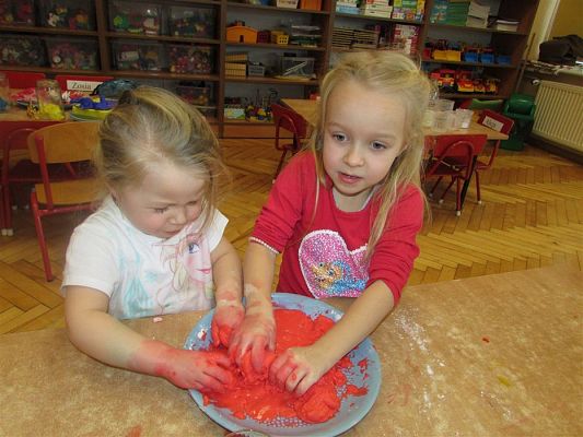 Grafika #29: Doświadczenia chemiczne z kolorami