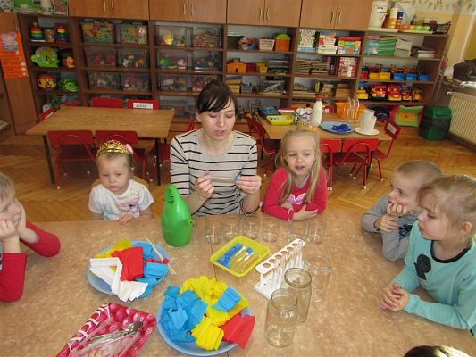 Grafika #2: 12.02.2019 Eksperymentujemy - eksplozja barw