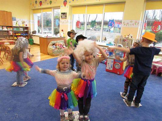 Grafika #43: 11.02.2019 W tanecznym rytmie witamy ferie!