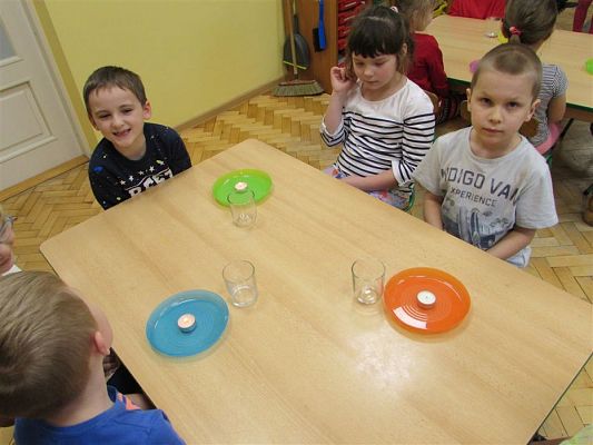 Grafika #2: Fotorelacja z Klubu Małego Odkrywcy