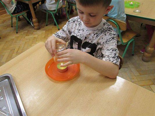 Grafika #5: Fotorelacja z Klubu Małego Odkrywcy