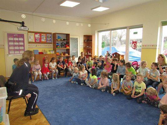 Grafika #1: 08.02.2019 Spotkanie z panią policjantką