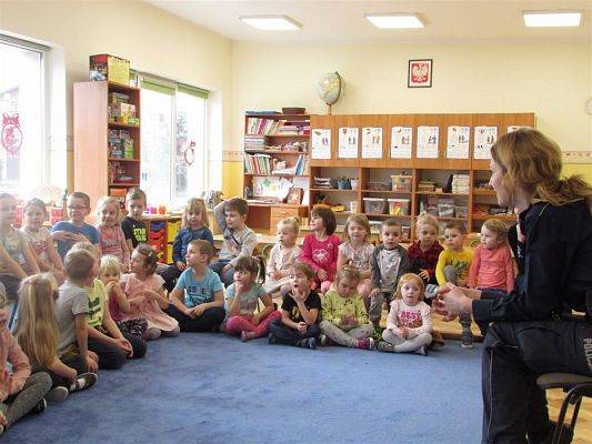 Grafika #5: 08.02.2019 Spotkanie z panią policjantką