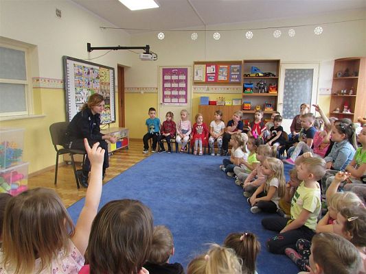 Grafika #6: 08.02.2019 Spotkanie z panią policjantką