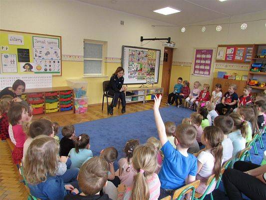 Grafika #9: 08.02.2019 Spotkanie z panią policjantką