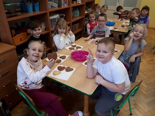 Grafika #1: Tajemnica ciasteczek- Pieczemy ciasteczka na Dzień Babci i Dziadka