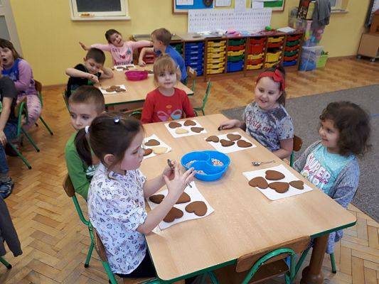 Grafika #2: Tajemnica ciasteczek- Pieczemy ciasteczka na Dzień Babci i Dziadka