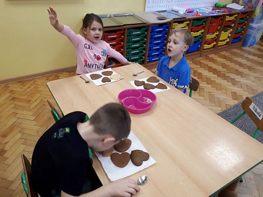 Grafika #4: Tajemnica ciasteczek- Pieczemy ciasteczka na Dzień Babci i Dziadka