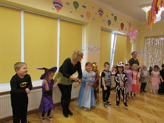 Grafika #13: 18.01.2019 Zabawa karnawałowa z Mikołajem