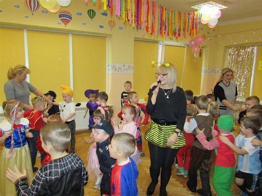 Grafika #21: 18.01.2019 Zabawa karnawałowa z Mikołajem