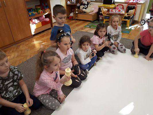 Grafika #10: Gr III Cykl lekcji instruktażowych "Gram w Szachy "z zaproszonym gościem specjalnym : Lekcja nr 1 Szachownica