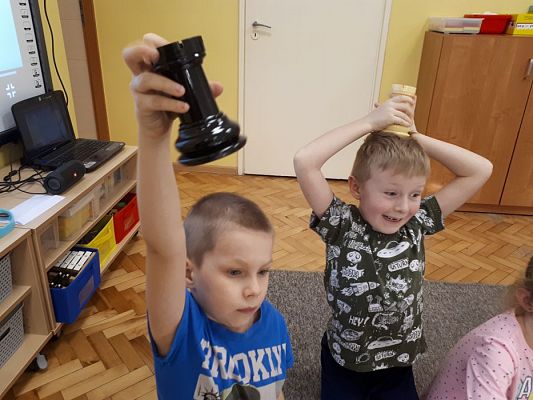 Grafika #21: Gr III Cykl lekcji instruktażowych "Gram w Szachy "z zaproszonym gościem specjalnym : Lekcja nr 1 Szachownica