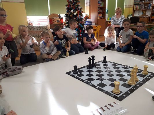 Grafika #26: Gr III Cykl lekcji instruktażowych "Gram w Szachy "z zaproszonym gościem specjalnym : Lekcja nr 1 Szachownica