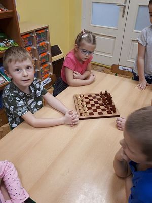 Grafika #47: Gr III Cykl lekcji instruktażowych "Gram w Szachy "z zaproszonym gościem specjalnym : Lekcja nr 1 Szachownica