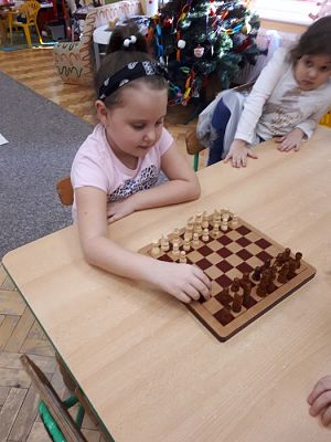 Grafika #48: Gr III Cykl lekcji instruktażowych "Gram w Szachy "z zaproszonym gościem specjalnym : Lekcja nr 1 Szachownica