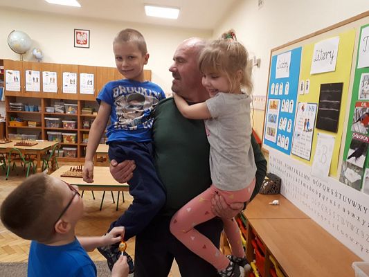 Grafika #85: Gr III Cykl lekcji instruktażowych "Gram w Szachy "z zaproszonym gościem specjalnym : Lekcja nr 1 Szachownica