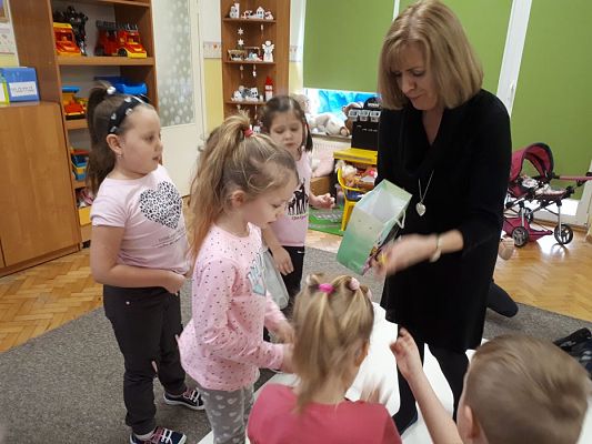 Grafika #86: Gr III Cykl lekcji instruktażowych "Gram w Szachy "z zaproszonym gościem specjalnym : Lekcja nr 1 Szachownica