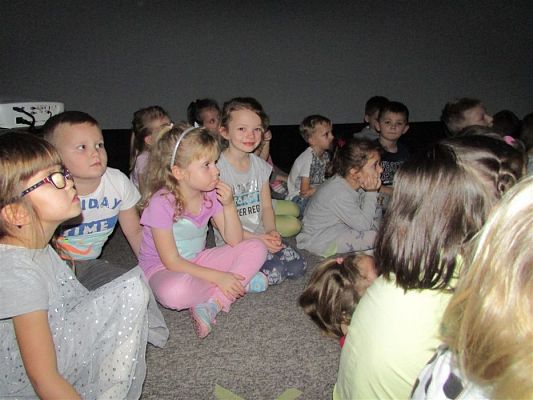 Grafika #12: 10.12.2018 Kino sferyczne - film pt. ,,Jak księżyc w gościnę do Słońca się udał .