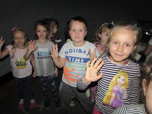 Grafika #13: 10.12.2018 Kino sferyczne - film pt. ,,Jak księżyc w gościnę do Słońca się udał .