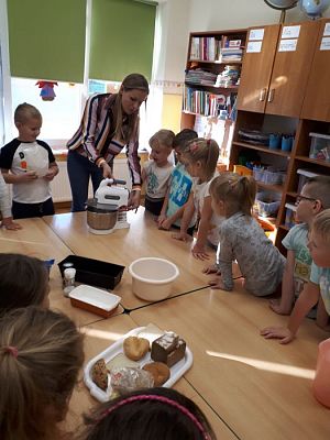 Grafika #5: 17.10.2018 Zajęcia edukacyjne w gr III Od ziarenka do bochenka