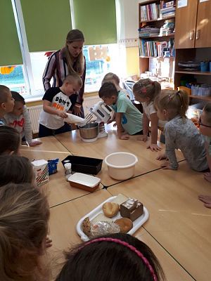 Grafika #6: 17.10.2018 Zajęcia edukacyjne w gr III Od ziarenka do bochenka