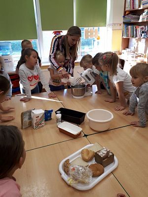 Grafika #11: 17.10.2018 Zajęcia edukacyjne w gr III Od ziarenka do bochenka