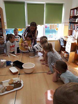 Grafika #17: 17.10.2018 Zajęcia edukacyjne w gr III Od ziarenka do bochenka