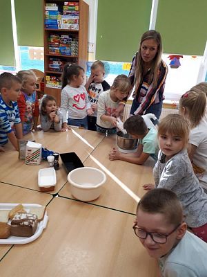 Grafika #20: 17.10.2018 Zajęcia edukacyjne w gr III Od ziarenka do bochenka