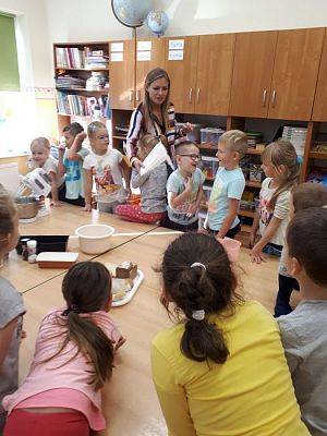 Grafika #25: 17.10.2018 Zajęcia edukacyjne w gr III Od ziarenka do bochenka