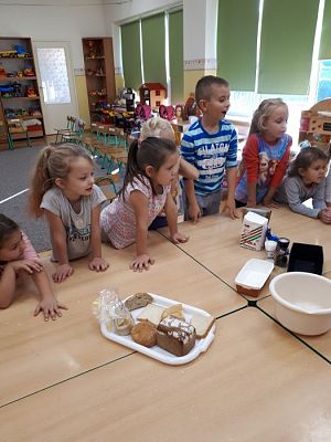 Grafika #32: 17.10.2018 Zajęcia edukacyjne w gr III Od ziarenka do bochenka