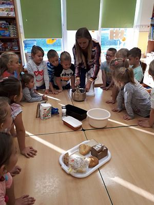 Grafika #33: 17.10.2018 Zajęcia edukacyjne w gr III Od ziarenka do bochenka