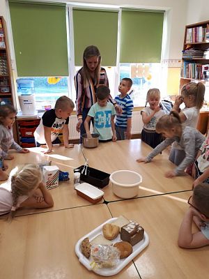 Grafika #36: 17.10.2018 Zajęcia edukacyjne w gr III Od ziarenka do bochenka