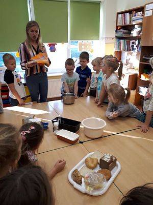 Grafika #38: 17.10.2018 Zajęcia edukacyjne w gr III Od ziarenka do bochenka