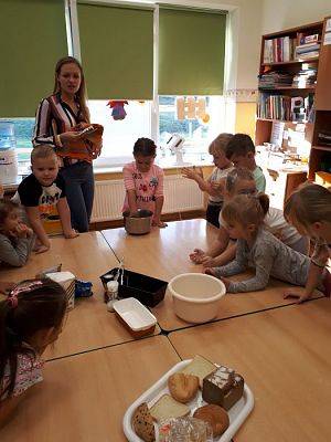 Grafika #39: 17.10.2018 Zajęcia edukacyjne w gr III Od ziarenka do bochenka