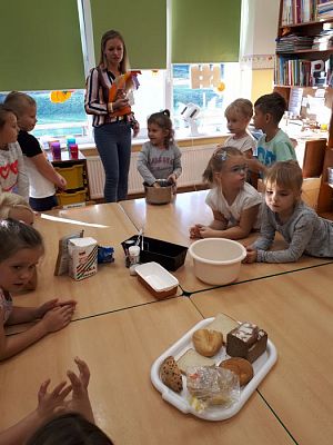Grafika #41: 17.10.2018 Zajęcia edukacyjne w gr III Od ziarenka do bochenka