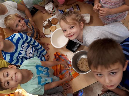 Grafika #42: 17.10.2018 Zajęcia edukacyjne w gr III Od ziarenka do bochenka