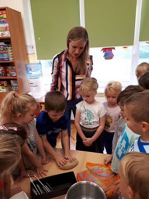 Grafika #45: 17.10.2018 Zajęcia edukacyjne w gr III Od ziarenka do bochenka