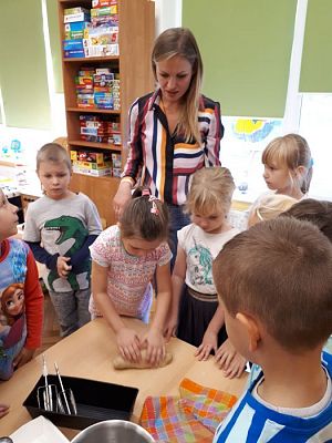 Grafika #46: 17.10.2018 Zajęcia edukacyjne w gr III Od ziarenka do bochenka