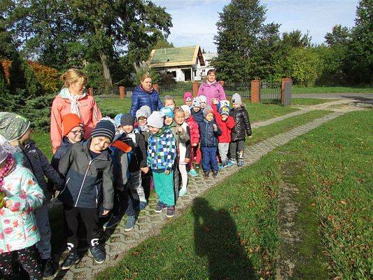 Grafika #2: 08.10.2018 Wycieczka do sadu gr II i III