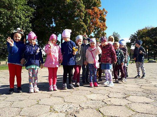 Grafika #1: 01.10.2018 Dary Jesieni-spacer w okolicy przedszkola