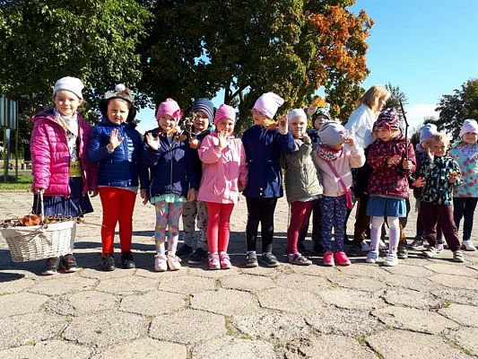 Grafika #3: 01.10.2018 Dary Jesieni-spacer w okolicy przedszkola