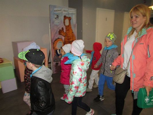 Grafika #9: 28.09.2018 Wyjazd do Teatru "Tęcza" w Słupsku na przedstawienie pt."Masza i Niedźwiedź"