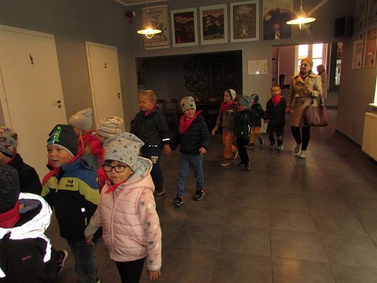 Grafika #11: 28.09.2018 Wyjazd do Teatru "Tęcza" w Słupsku na przedstawienie pt."Masza i Niedźwiedź"