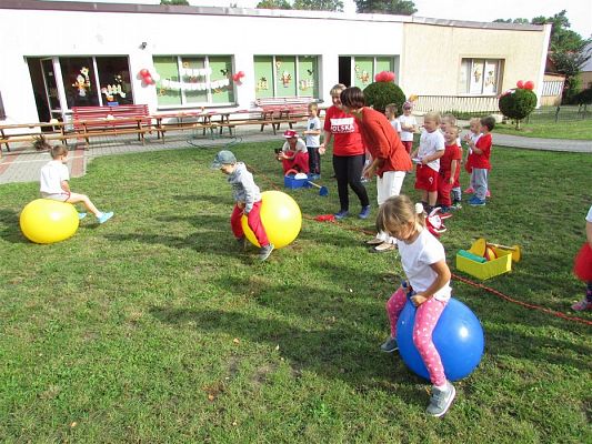 Grafika #10: 20.09.2018 "Piękna Nasza Polska Cała" - konkurencje sportowe pn."Biało-czerwoni"