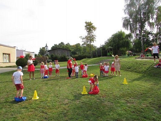 Grafika #29: 20.09.2018 "Piękna Nasza Polska Cała" - konkurencje sportowe pn."Biało-czerwoni"